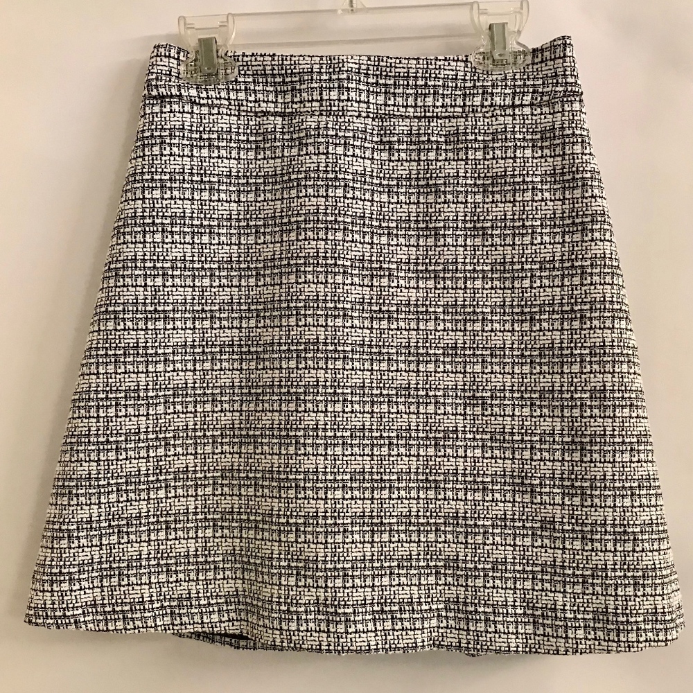 Textured black and white skirt